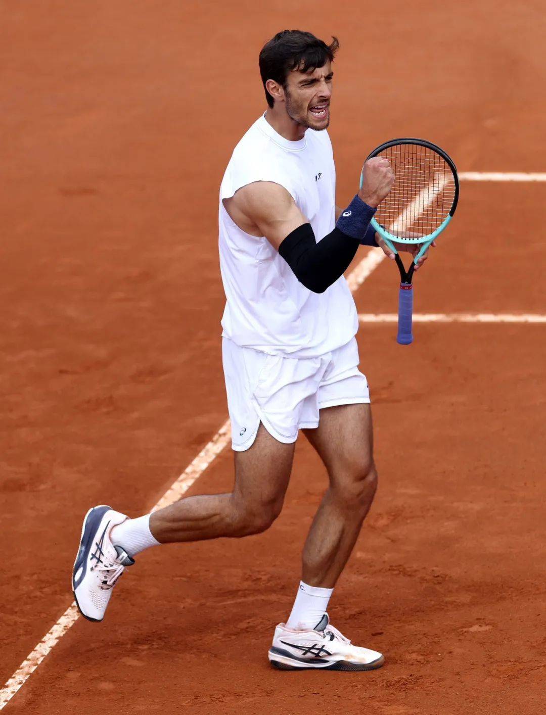 他也展示出 他也展示出